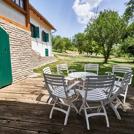 Villabogart Eskuevo-Es Rendezvenyhelyszin Dom wakacyjny