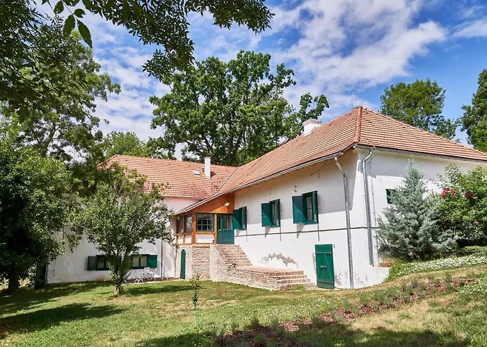 Villabogart Eskuevo-es Rendezvenyhelyszin Feriehus Alsobogat